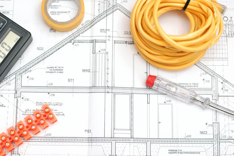 Jak przepisy techniczno-budowlane chronią mieszkańców bloków