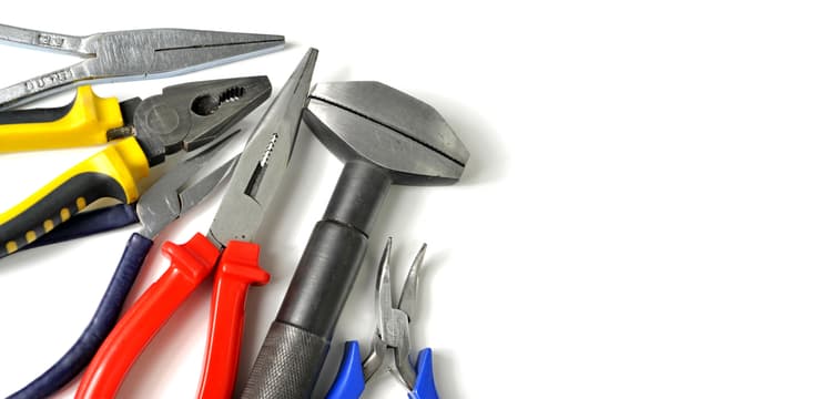 Jak zapewnić bezpieczne i higieniczne warunki eksploatacji budynku wielorodzinnego zgodnie z aktualnymi przepisami