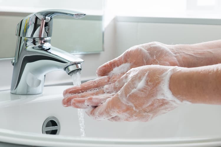 Lokator samowolnie podpiął się do wentylacji sąsiada – co zrobić