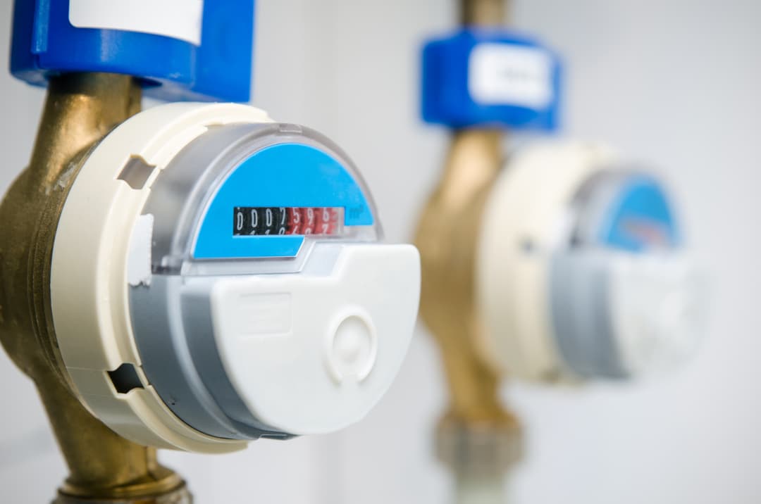 Skuteczne hydroizolacje dla budynków od piwnicy po dach