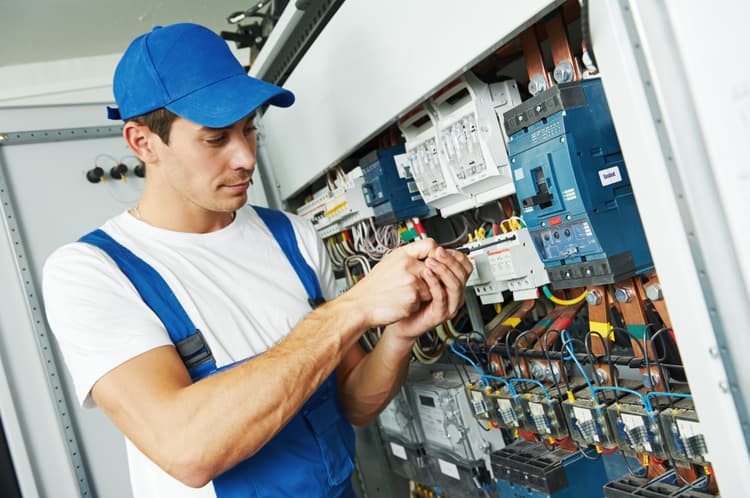 „Dlaczego spółdzielnia nie robi kontroli elektryki”